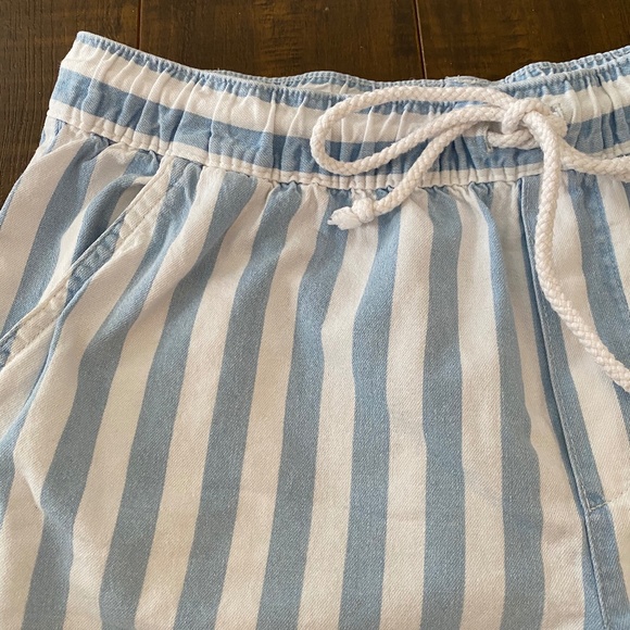 Aerie White and Blue Striped Shorts - Picture 2 of 6
